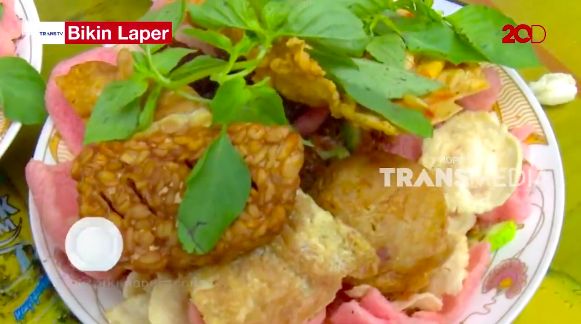 Bikin Laper! Nikmatnya Nasi Ulam Racikan H. Nana Glodok Sejak 1982