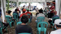 Kegiatan tersebut dilakukan untuk memberi bantuan pakan dan pemeriksaan kesehatan serta pengambilan sampel guna menjaga kesehatan kuda delman yang tidak beroperasi saat penerapan pembatasan aktivitas di Jakarta yang diberlakukan untuk memutus penyebaran virus Corona.