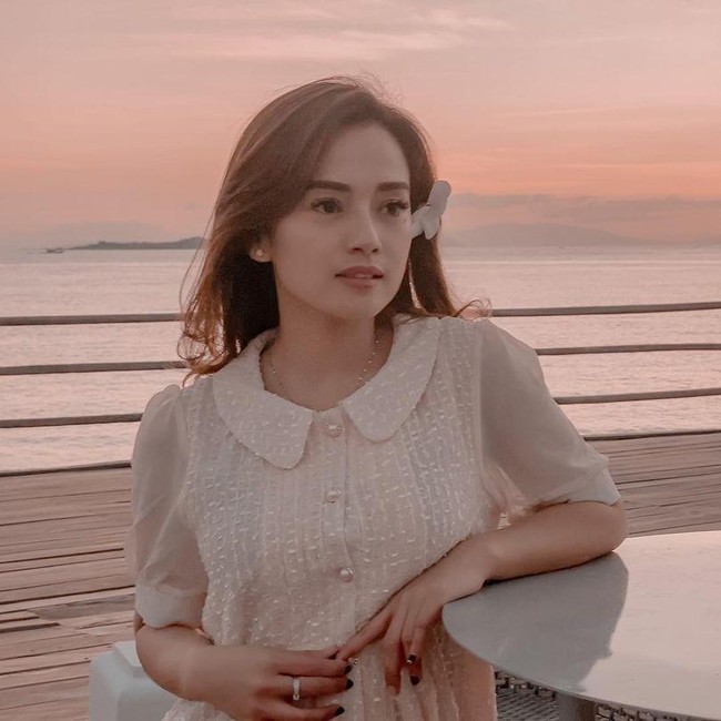 Citra Monica diketahui telah menikah dua kali. Mirip dengan kisah Ifan. Suami pertama Citra juga meninggal karena kecelakaan. Citra kemudian menikah lagi dengan pria bernama Aditiyo Januajie dan resmi bercerai pada 2019.   Foto: Instagram