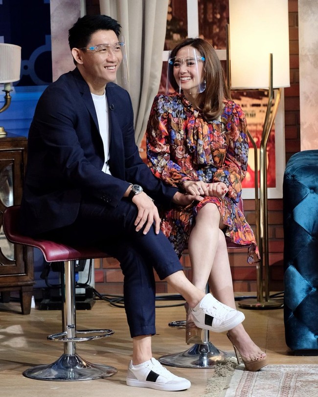 Ifan Seventeen semakin terbuka dengan jalinan asmaranya bersama wanita bernama Citra Monica. Wajah kekasih barunya itu kerap disamakan netizen dengan mendiang sang istri Dylan Sahara.  Foto: Instagram