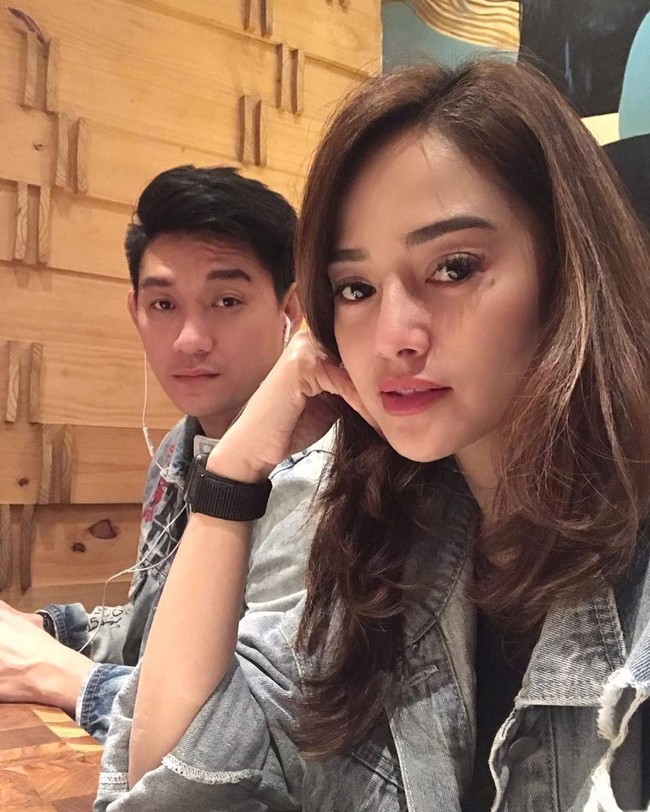 Enggak apa-apa, sih, asal enggak dimirip-miripin sama cowok aja, ya, ucapnya sambil tertawa dalam  acara Kopi Viral di Trans TV.  Foto: Instagram