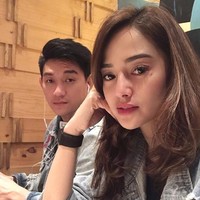Enggak apa-apa, sih, asal enggak dimirip-miripin sama cowok aja, ya, ucapnya sambil tertawa dalam  acara Kopi Viral di Trans TV.  Foto: Instagram