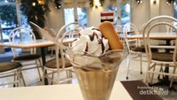 Seporsi Es Krim Rasa yang menggoda