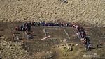 1.000 Bendera Merah Putih Berkibar di Puncak Gunung Lawu