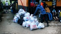 Sampah Gunung Lawu yang telah dibawa turun para pendaki.