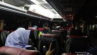 Aktivitas dTraveler di dalam bus.