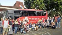 Para dTraveler berpose sebelum melanjutkan perjalanan