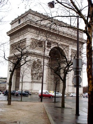 18 Jam yang Menegangkan di Paris