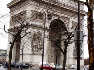 18 Jam yang Menegangkan di Paris