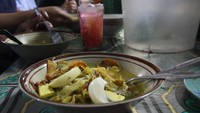 Soto Ayam Kampung Pak Sutopo di Malam Hari