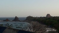 Pantai dari atas bukit