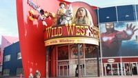 Menikmati berbagai permainan di Disneyland Paris