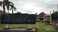 Lokasi masuk rumah pengasingan Bung Karno