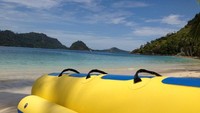 Pulau Sikuai dengan pemandangan gunung dan laut
