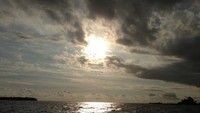 Sunset di tengah laut