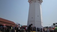 Suasana di depan Menara dan Masjid Agung Banten Lama