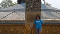 Monumen tampak dari depan (dari arah Semarang)