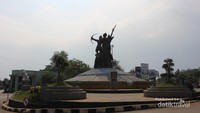 Monumen 3 tokoh wanita pejuang Jepara tampak keseluruhan.