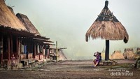 Ngadhu di tengah kampung megalitikum Bena