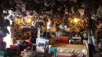 Suasana dalam Mall Rongsok (dok.  Putri/detikTravel)