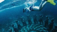 Gili Air menawarkan nuansa eksotis karena pulau ini masih perawan. Sesuai dengan namanya, Gili Air sangat cocok untuk menjadi tempat wisata air seperti snorkeling, diving, atau permainan seru lainnya seperti banana boat.