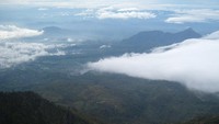 Pemandangan dari Puncak Gunung Lawu
