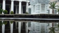 Halaman depan museum dengan patung gajah yang ikonik