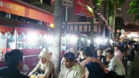 Suasana di Pusat Jajanan Menteng (Sumber: beautyindonesia.multyply.com)