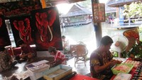 Red Elephant Painting in Pattaya Floating Market