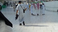 Jalur masuk untuk jemaah berkursi roda di Masjidil Haram
