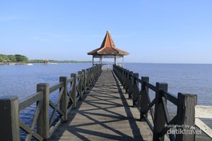 5 Alasan Kamu Harus Mampir ke Pantai Bentar