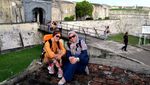 5 Alasan Memakai Jasa Pemandu Wisata di Fort Marlborough