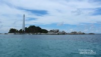 Inilah Pulau Lengkuas yang sungguh mempesona