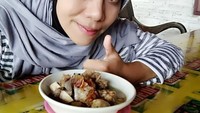 semangkuk bakso balungan yang lezat dan menggugah selera.