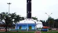 Tugu katulistiwa (sumber: geoboy7.blogspot.com)