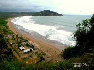 5 Pantai Ajaib dari Kampung Halaman SBY
