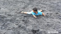 bermain pasir
