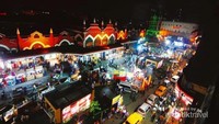Suasana New Market pada malam hari