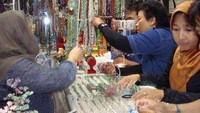 Suasana salah toko yang menjual batu intan permata di Martapura (Sumber: sdnjawa2mtp.blogspot.com)