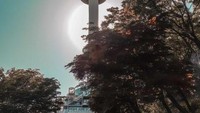 Berdiri tegak di tengah Kota Seoul, Namsan Seoul Tower menjadi destinasi favorit di Korea Selatan.