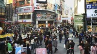 Myeongdong, surga belanja (english.visitkorea.or.kr)