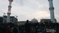 Masjid Raya Bandung sebagai titik utama Alun-alun Bandung