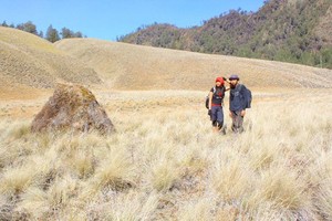 6 Cara Melawan Dingin Saat Mendaki Gunung Semeru