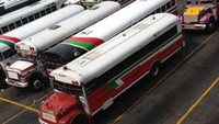 Bus kota yang ada di Panama. Sungguh unik! Mirip Kopaja ya?