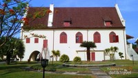 Fort Rotterdam di pagi hari, bak lukisan!