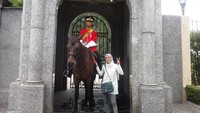 Berpoto dengan hulu balang di Istana Negara