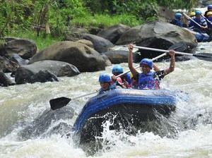 6 Tempat Untuk Menantang Arung Jeram di Indonesia