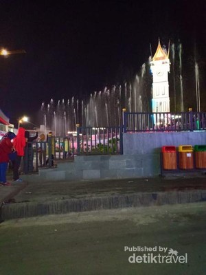 7 Aktivitas Menarik di Jam Gadang Bukittinggi