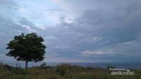 Saat sunset tiba amati beberapa objek yang dapat dijadikan shilluette (misalnya pohon, manusia, kegiatan surving ,dll)