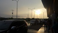 Menunggu jemputan di Bandara Sorong